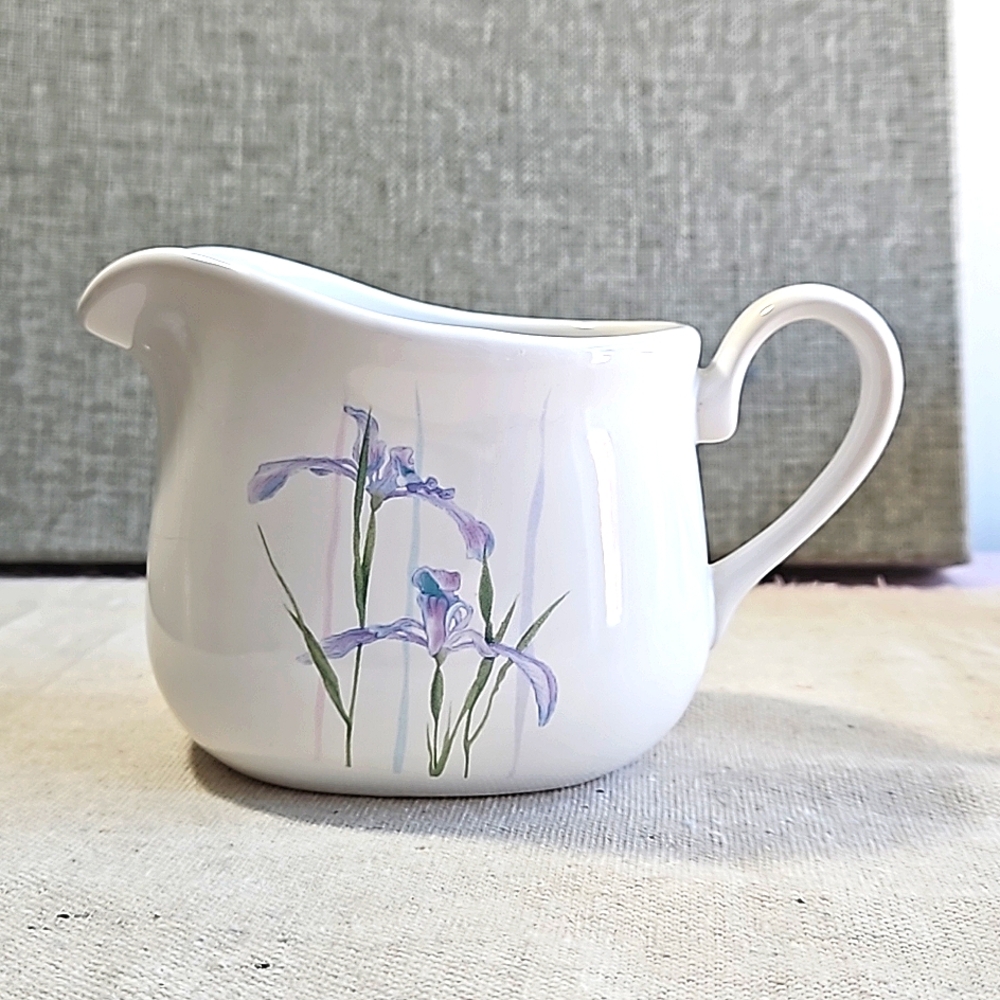 Corelle Coordinates Stoneware SHADOW IRIS Cream or Gravy Boat
